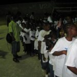 children_in_line_for_snacks_-_canouan_4